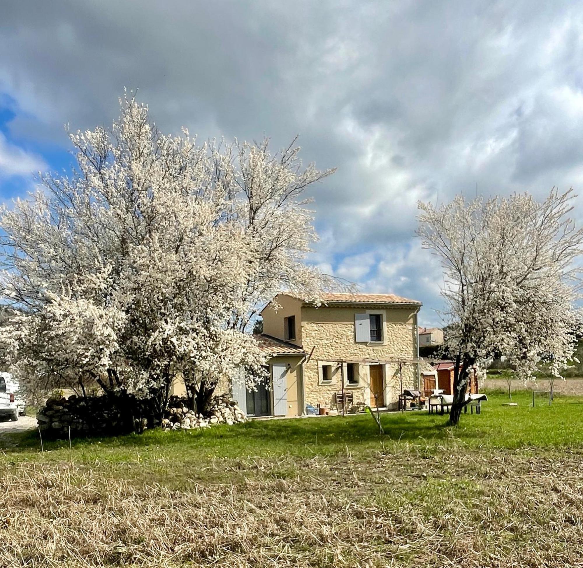 Вилла Le Petit Cabanon Provencal Ман Экстерьер фото
